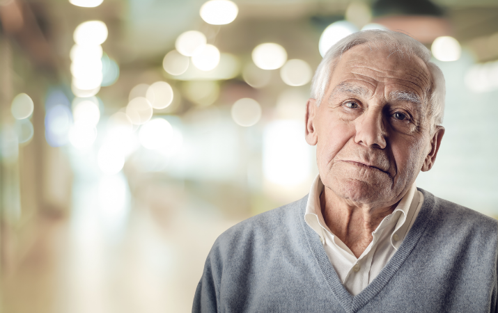 Ältere Arbeitskräfte Arbeitsmarkt Schweiz – erfahrener Mann im beruflichen Kontext als Symbol für Altersdiskriminierung